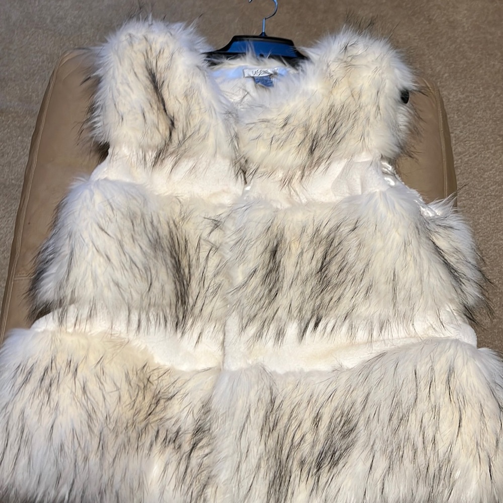 Laseine faux fur vest soft beautiful